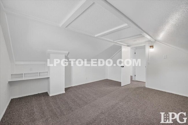 Building Photo - 921 Berry St