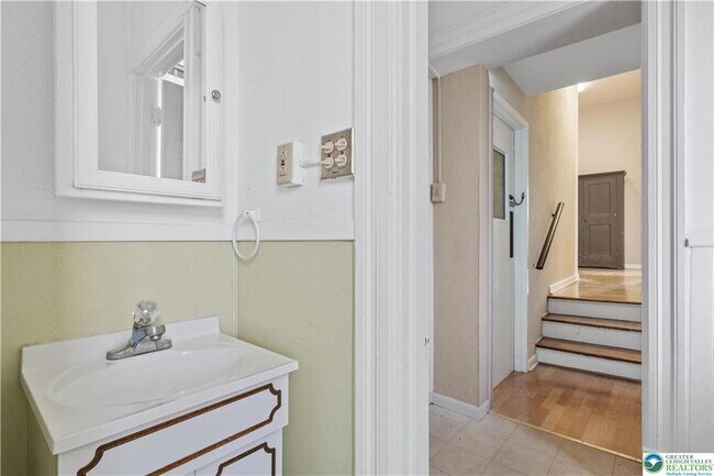 Building Photo - 426 Heckewelder Pl