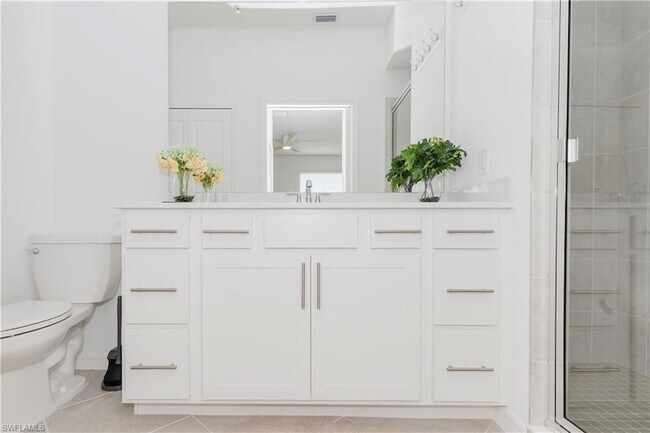 Building Photo - 15275 Green Acre Avenue Unit 338