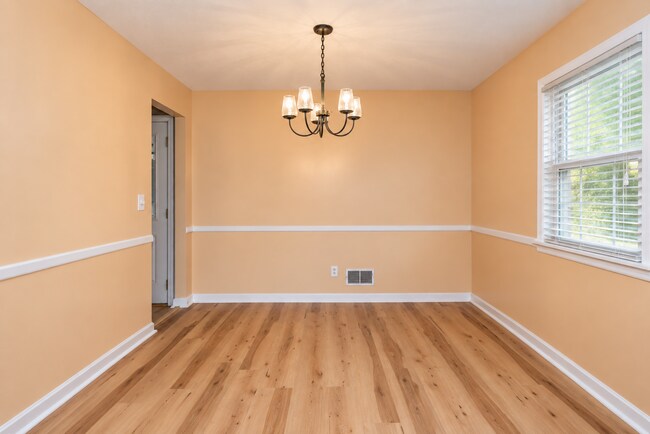 Building Photo - 7209 Lawnside Dr