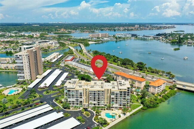 Building Photo - 7400 Sun Island Dr S