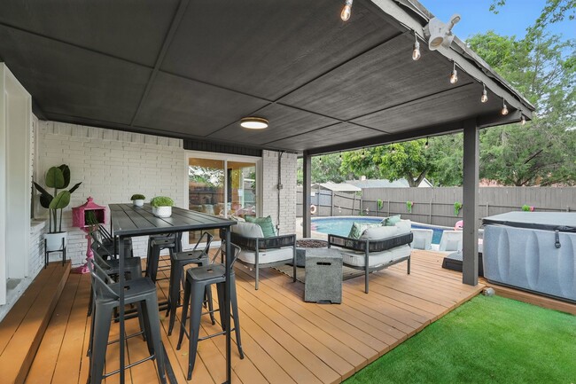 Building Photo - Luxury 5-Bedroom Retreat with Pool & Game Room