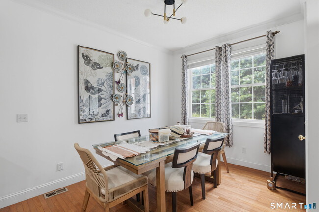 Building Photo - 7 Bridlewood
