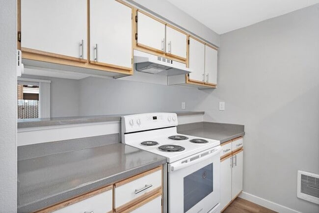 Building Photo - 2bed/1.5bath Townhome Available Today! Get...