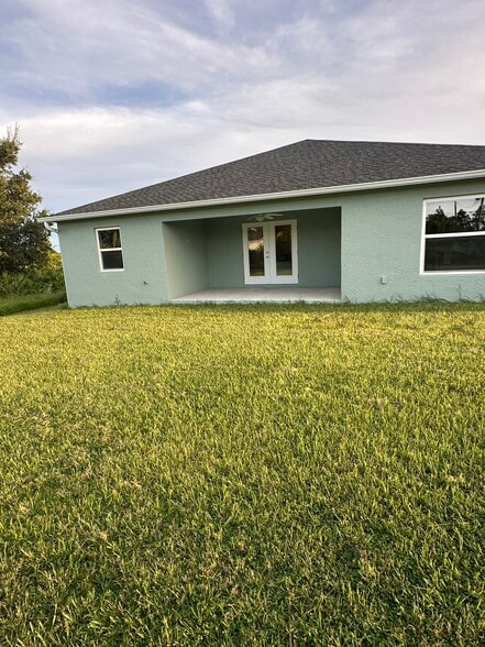 Building Photo - 12168 Dubarry Ave