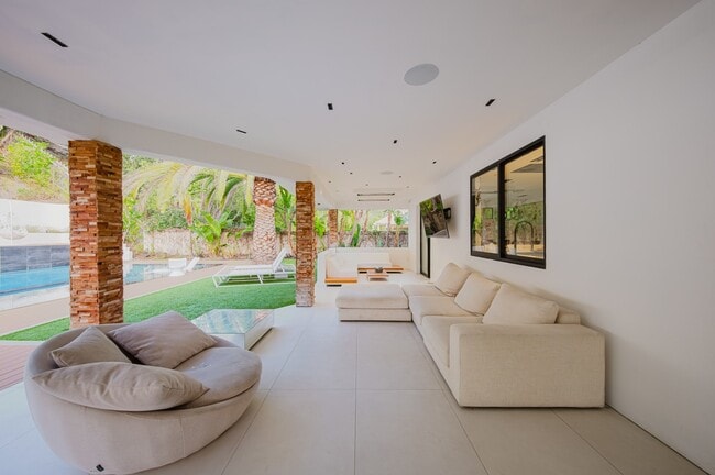 Building Photo - 25879 Chalmers Pl