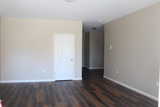 Building Photo - 3 Bedroom Ranch Style Home