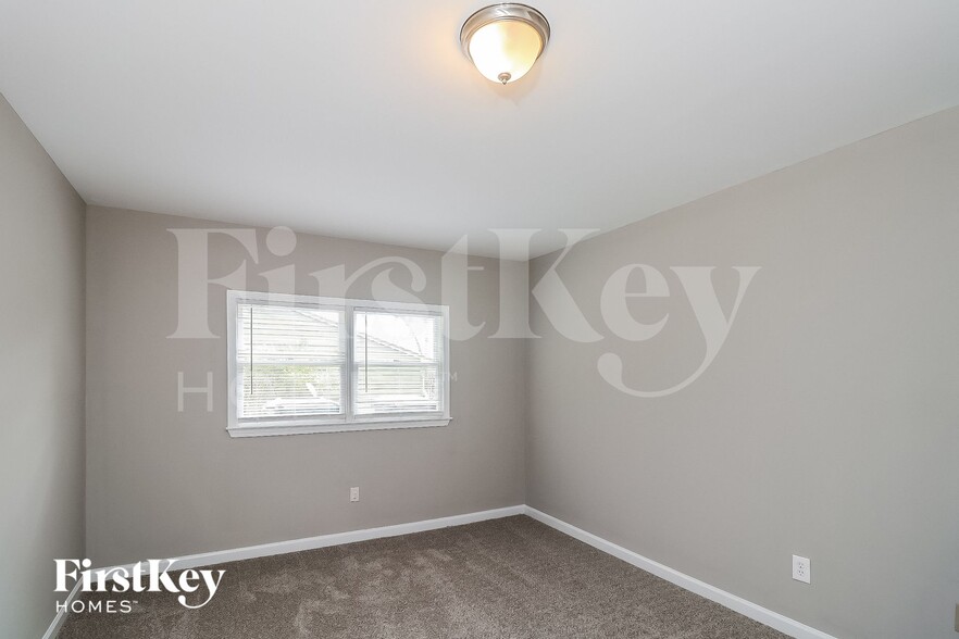 Building Photo - 3762 Cambridge Dr SW