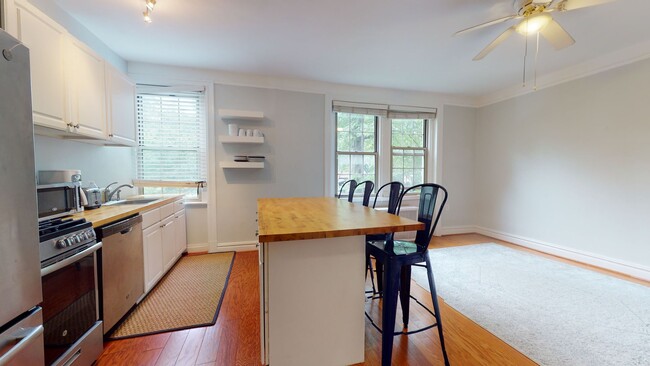 Building Photo - Bright & Sunny Large One Bedroom With Vaul...