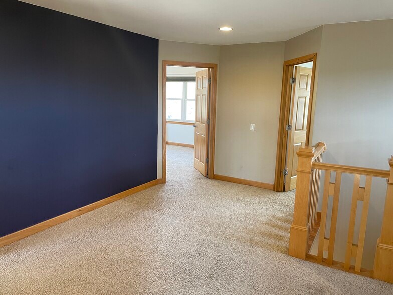 Building Photo - 3169 Pleasant St