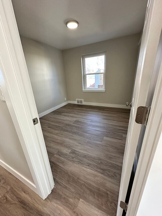 Building Photo - Darling remodeled 5 bedroom 2 bathroom home in the heart of Ogden