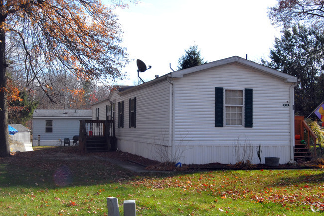 Building Photo - Whispering Pines