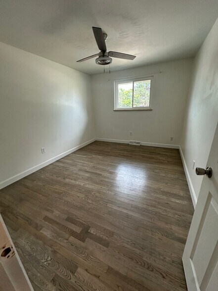 Building Photo - 930 Potter Dr