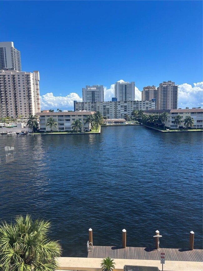 Building Photo - 111 Golden Isles Dr