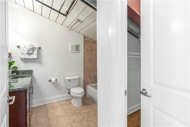Building Photo - 1261 Caroline St NE