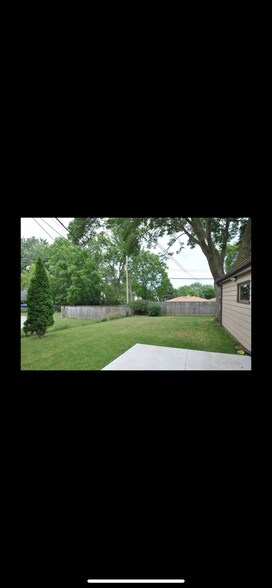 Building Photo - 3744 S 87th St