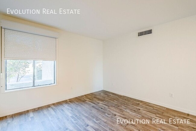 Building Photo - Modern 1BR/1BA Condo in Prime Scottsdale L...