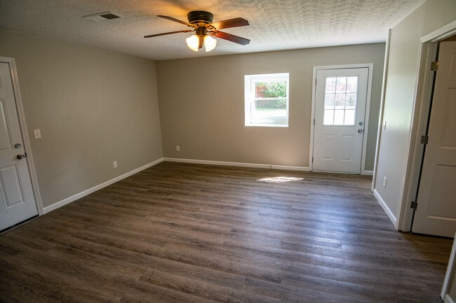 Building Photo - 119 Remington Wy