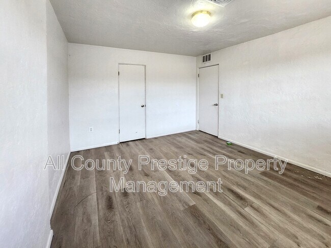 Building Photo - 1915 E Osborn Rd