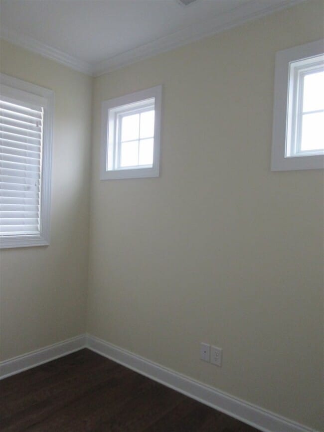 Building Photo - 403 Wolfe Ln