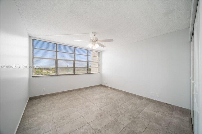 Building Photo - 16710 NE 9th Ave