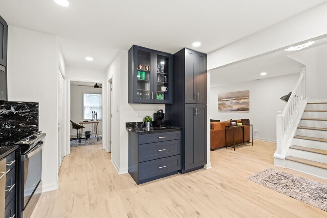 Building Photo - Newly Remodeled Townhome in Fourth Ward – ...