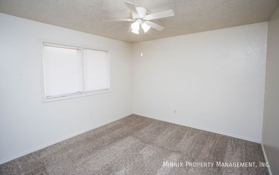 Building Photo - 8208 Vernon Ave