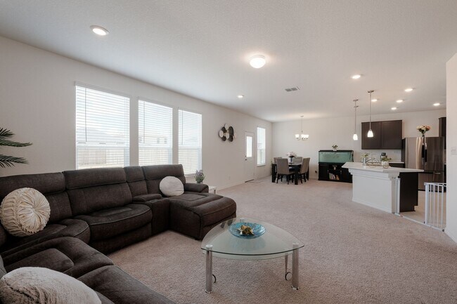 Building Photo - Comfort Meets Convenience in a Well-Located Home