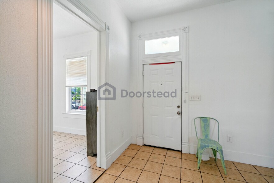 Building Photo - 814 35th St