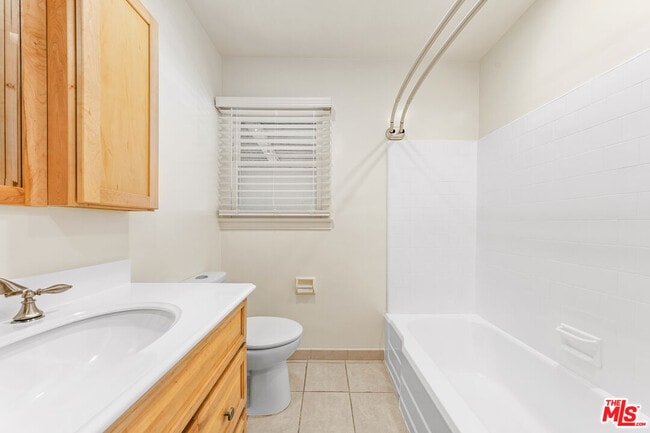 Building Photo - 4221 Stewart Ave