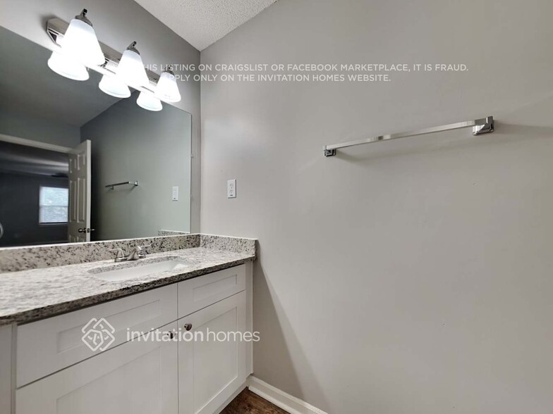 Building Photo - 1547 Golf Link Dr