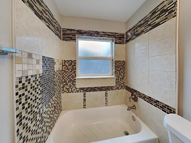 Building Photo - 1408 Sugarberry Ln