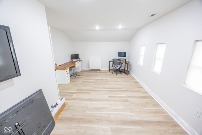 Building Photo - 7980 Royal Ave