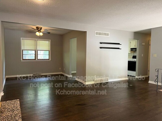 Building Photo - 6708 W 71st Terrace