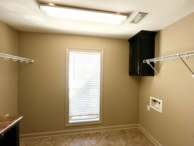 Building Photo - 5171 Abbott Cir