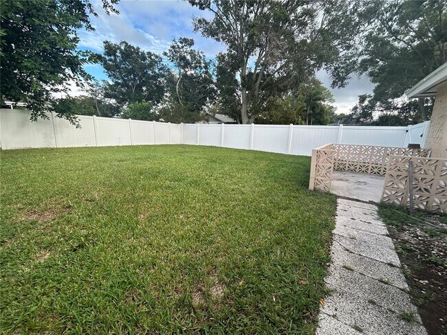 Building Photo - 3143 Fiesta Dr