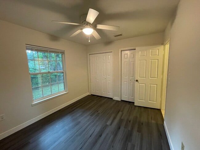 Building Photo - AVAILABLE FALL 2026!!! BEAUTIFUL 3 BEDROOM HOME