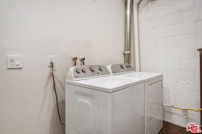 Building Photo - 3601 Dixie Canyon Ave