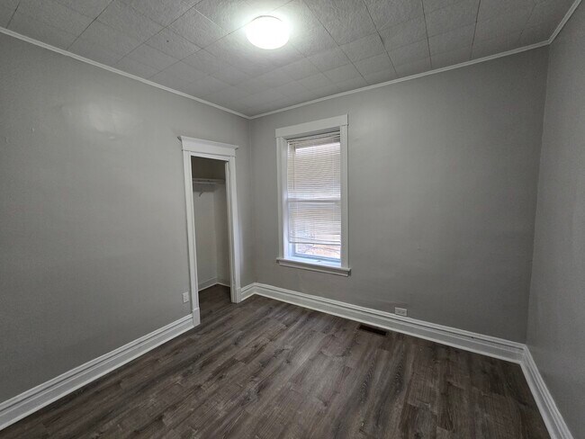 Building Photo - 5030 W Hutchinson St