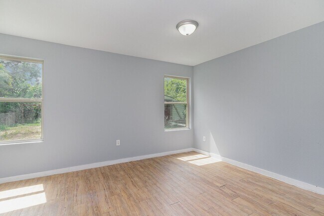 Building Photo - 4621 Owenwood Ave