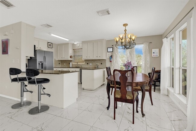 Building Photo - 1414 Bayshore Dr