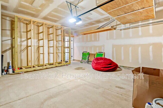 Building Photo - 454 Zenith Blvd