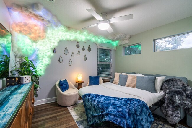 Building Photo - 109 W Hollywood St