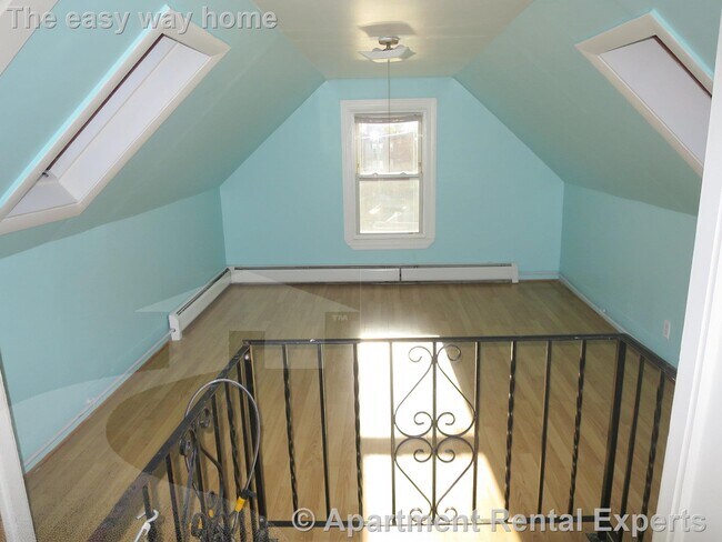 Building Photo - 741 Somerville Ave