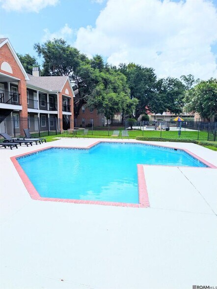 Building Photo - 141 E Boyd Dr