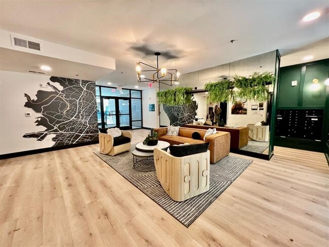 Building Photo - 2500 Longview St