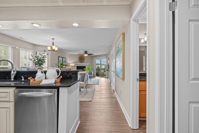 Building Photo - 401 Harbour Point