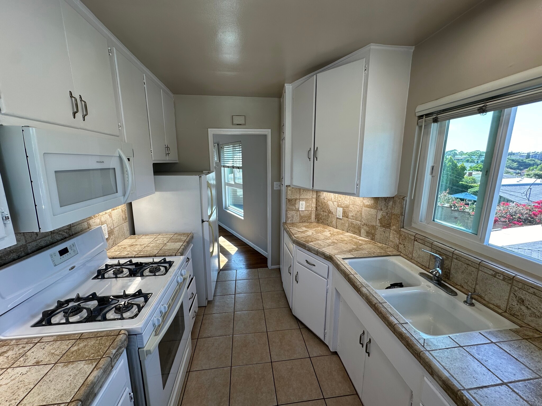 Building Photo - 5804 W 78th Pl