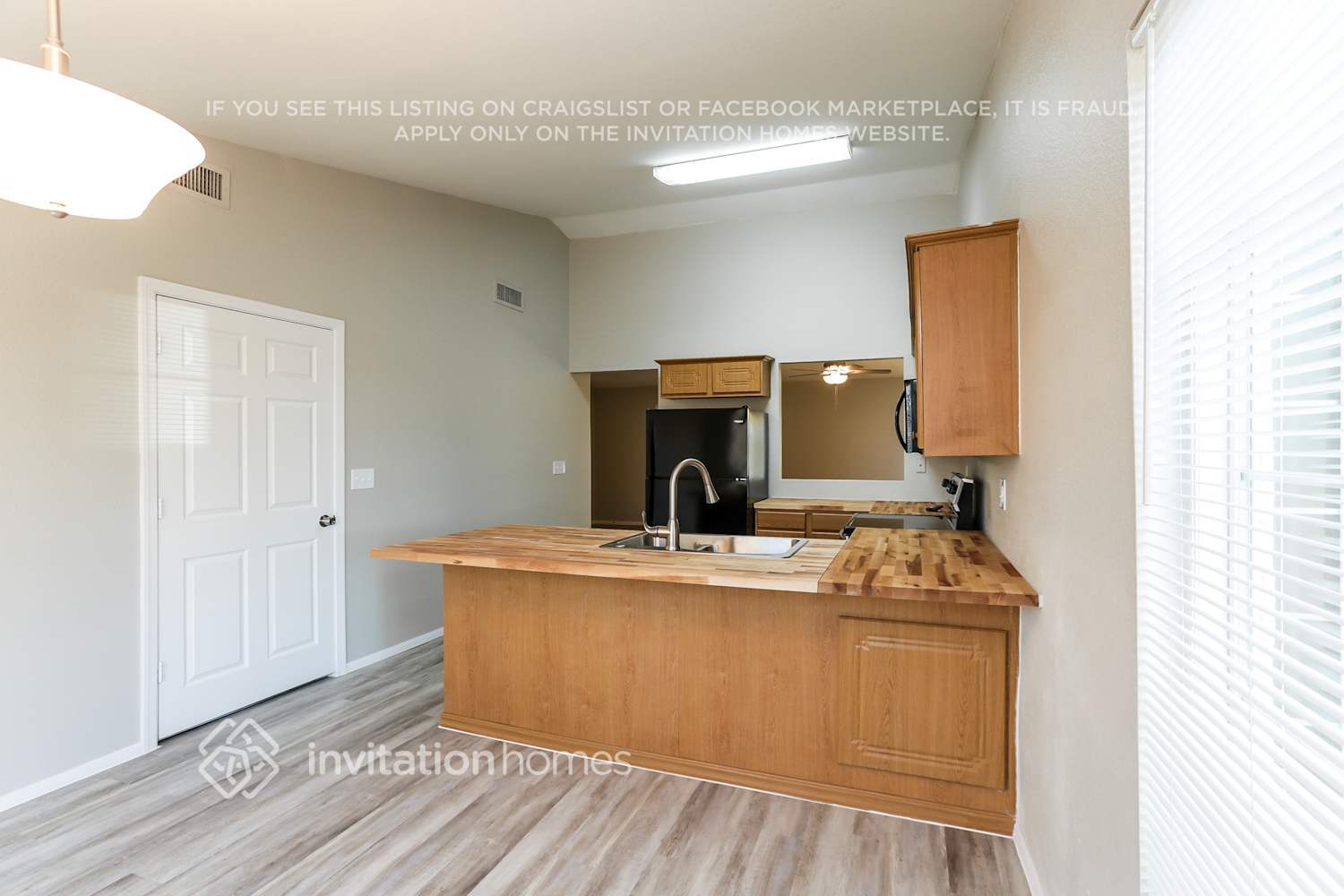 Building Photo - 8226 W Larkspur Dr