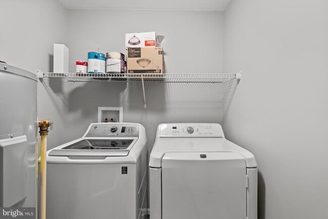 Building Photo - 1900 Lennox Dr